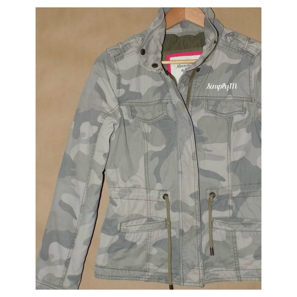 Abercrombie & Fitch Women’s Camo Utility Jacket - Picture 3 of 6